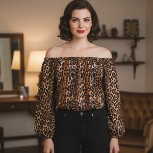 Laura Byrnes Women's off the Shoulder blouse in Leopard print size XS